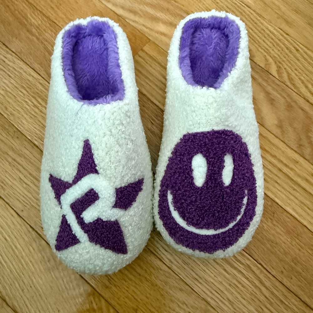 New Rebel Athletic youth XL (Y3/Y4) smile slippers